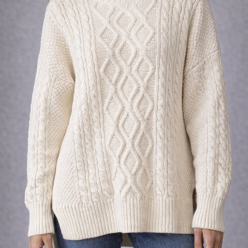 Abercrombie & Fitch Cream Cable Knit Sweater Size M Cotton Blend Cozy